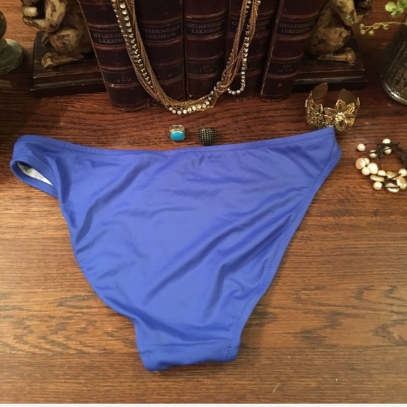 Victoria’s Secret Bottoms - Picture 1 of 2